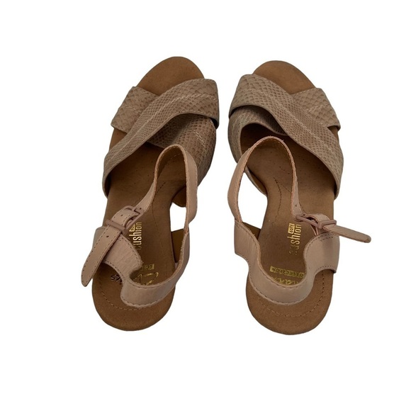 Clarks Collection Tan Soft Cushion Cork Wedge Sandals Size 6 1/2 Wide Women’s - Picture 5 of 9